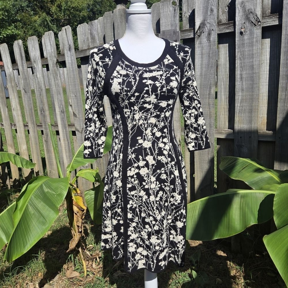 Small Black and White 1/2 Sleeve Sweater Dress Floral Classic Work Business